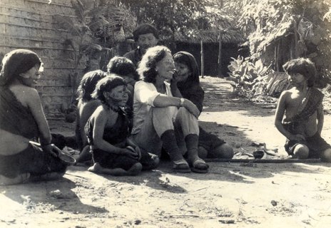 Berta Ribeiro entre os índios Kadiwéu em 1948.jpg